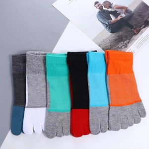 Chaussettes unisexes pour hommes et femmes, décontractées, douces, respirantes, en coton, noires et blanches, athlétiques, à cheville haute, pour la saison printanière - Product Image 5