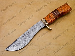 Couteau Tracker DIY OEM en Acier Damas Fait Main, Lame Fixe Forgée à Bord Dentelé, pour Survie, Chasse, Camping, avec Manche en Bois Premium - Product Image 2