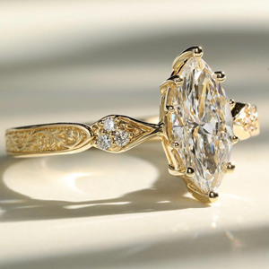 Bague de fiançailles Art Déco avec diamant de laboratoire taille marquise 2,5 carats - Product Image 4