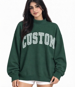 Sudadera Oversize Personalizada para Mujer con Cuello Alto, Forro Polar Ligero, Ajuste Relajado y Dobladillo Acanalado - Fabricante Mayorista - Product Image 1