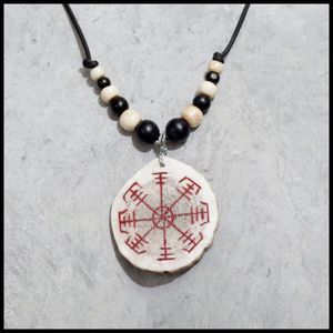 Collar Étnico Bohemio Hecho a Mano con Diseño Tribal de Hueso, Joyería Vintage Tallada, Regalo - Product Image 6