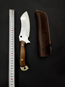 Cuchillo de Camping Jexa con Mango de Madera de Nogal, Acero Inoxidable 4116, Hoja Fija Parcialmente Dentada, Funda de Cuero para Exteriores, Garantía de 3 Años - Product Image 5
