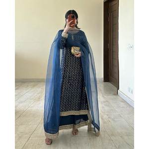 Tenue de soirée taille XL avec fil et séquence pour un look élégant - Product Image 5