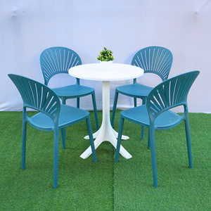 Silla Moderna Ecológica de Plástico Moldeado Azul Impermeable con Respaldo Ventilado para Jardín, Fiestas y Superficies de Alfombra - Product Image 1