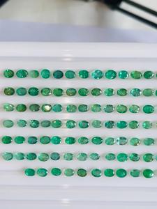 Émeraudes Naturelles Ovales 5x4mm 42.05cts Couleur Vert Riche Premium Qualité Fine Calibrées Assorties Certifiées IGI Lot de Pierres Précieuses - Product Image 5