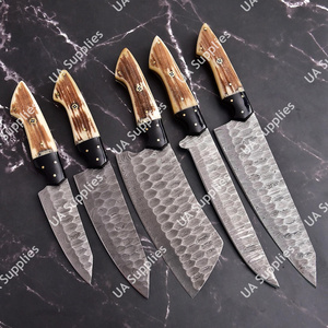 Juego de cuchillos de chef modernos de 5 piezas de acero de Damasco hecho a mano con hoja martillada, orientación de mano ajustable, mango de cuerno de ciervo y funda de cuero - Product Image 5