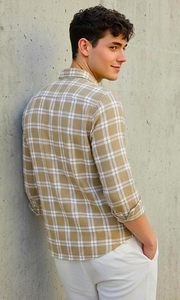 เสื้อเชิ้ตลำลองลายตารางสีกากีและสีขาวสำหรับผู้ชาย – ดีไซน์ลายสก๊อตติดกระดุม |   เสื้อเชิ้ตแขนยาวสุดเทรนดี้สำหรับลุคสมาร์ทแคชชวล - Product Image 4