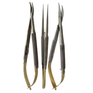 Kit d'instruments médicaux Castroviejo : Porte-aiguilles micro, Ciseaux et Pince à épiler – 3 outils de précision - Product Image 1