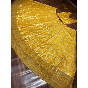 Magnifique Lehenga Choli brodé pour les fêtes, robes de bal élégantes - Product Image 1