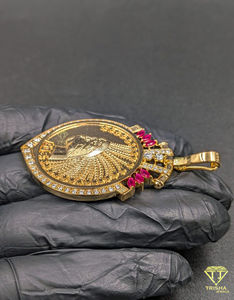 Colgante de Moneda con Cabeza de Indio Iced Out con Piedras Rojas, Amuleto Hip Hop - Product Image 4