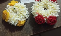 Gajra & Gelang Bunga Merah/Kuning dalam Potli Transparan Grosir, Souvenir Pernikahan untuk Tamu Haldi, Mehendi, Sangeet