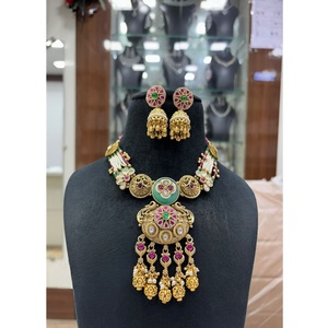 Ensemble collier et boucles d'oreilles en laiton plaqué or de qualité supérieure, éblouissant, pour femmes, pour les occasions de mariage - Product Image 1
