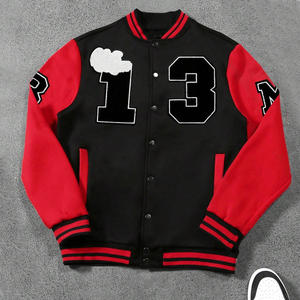 Chaqueta Varsity Personalizada con Número 13 Bordado para Hombre, Chaqueta Bomber Negra con Parches Rojos, Chaqueta de Béisbol Oversize de Forro Polar Estilo Urbano - Product Image 1