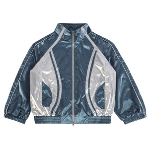 Conjunto deportivo de moda con logotipo personalizado, chaqueta cortavientos brillante con cremallera y pantalones deportivos para hombre, estilo urbano. - Product Image 5