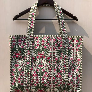 Sac fourre-tout matelassé en coton imprimé fleuri fait main, sac de shopping pour femme, sac de plage avec fermeture éclair, sacs de voyage - Product Image 1