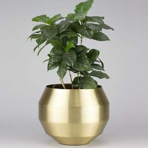 Vase en métal élégant pour la décoration de table, avec une influence artistique moderne - Product Image 6