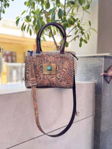 Sac à main élégant en cuir sculpté à la main, style bohème gypsy, sac à bandoulière fait main, couleur marron western, sacs multi-usages élégants - Product Image 5