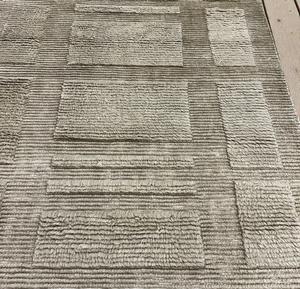 Alfombra de Lana Hecha a Mano Estilo Marroquí, Alfombra Bereber Geométrica Neutral para Sala de Estar y Dormitorio - Product Image 3