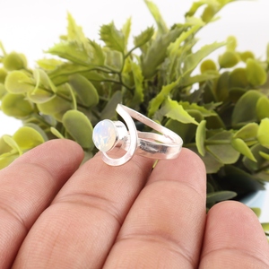 Nouvelle Arrivée 2026 Bague de créateur en opale laiteuse blanche en argent sterling 925 plaqué pour femmes et jeunes filles - Product Image 3