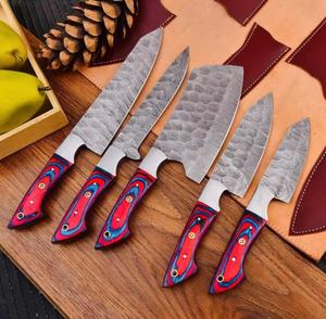 Cuchillos de chef de Damasco hechos a mano de alta calidad, juego de 5 piezas con mango personalizado y estuche de cuero para usos múltiples y ecológicos. - Product Image 1