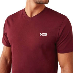 Camisetas de algodón con cuello en V para hombre, minimalistas, con logotipo personalizado, estilo casual, ropa urbana, fabricación de ropa de marca privada, camiseta de algodón para hombre - Product Image 2