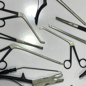 Ensemble d'instruments de neurochirurgie à revêtement noir anti-reflet, comprenant Kerrison Rongeur, marteau osseux et micro-curette, équipement clinique - Product Image 3