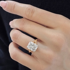 แหวนเพชรเม็ดเดี่ยวทรงเรเดียนท์ 3.52 กะรัต รับรองโดย IGI เพชรเพาะเลี้ยง 14K ทองสองสี ดีไซน์หรูหรา แหวนแบบแยกส่วน ขอบเพชรซ่อน - Product Image 1