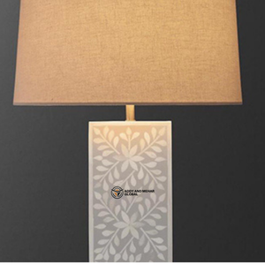 Lampe de table de luxe en os incrusté avec abat-jour beige |   Lampe à incrustations florales faite à la main |   Table de chevet et salon modernes et élégants - Product Image 4
