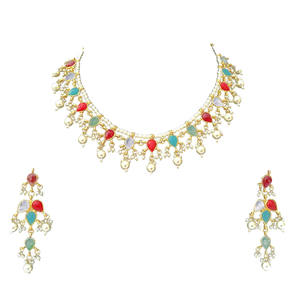 Parure de bijoux indienne royale Kundan en zircon plaqué rhodium, collier, boucles d'oreilles et coiffe traditionnelles pour mariée - Product Image 4