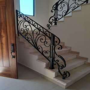 Barandilla de Hierro Forjado de Lujo para Escaleras: Eleva la Decoración de tu Hermosa Casa de Lujo con Exquisitos Diseños Artísticos Hechos a Mano - Product Image 4