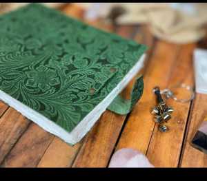 Carnet de notes en cuir vert à motifs floraux, couverture rigide, avec papier vintage fait main à bords festonnés, reliure cousue, 100 feuilles - Cadeau - Product Image 6