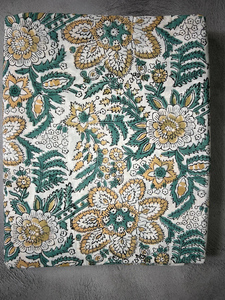 Tela de Algodón Ligera y Ecológica con Estampado Floral Verde, Estilo Sanganeri Indio, para Confección de Vestidos, Costura y Acolchados para Niños y Niñas - Product Image 3