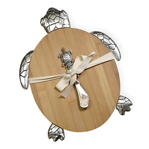Juego de tablas de cortar de madera con diseño de tortuga marina, con asas plateadas y espátula, ideal para aperitivos de queso y utensilios de cocina decorativos - Product Image 3
