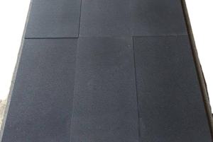 Borde de piscina de piedra caliza de basalto negro de Vietnam y baldosas de pavimento flameadas con borde curvo y cuadrado - Product Image 5