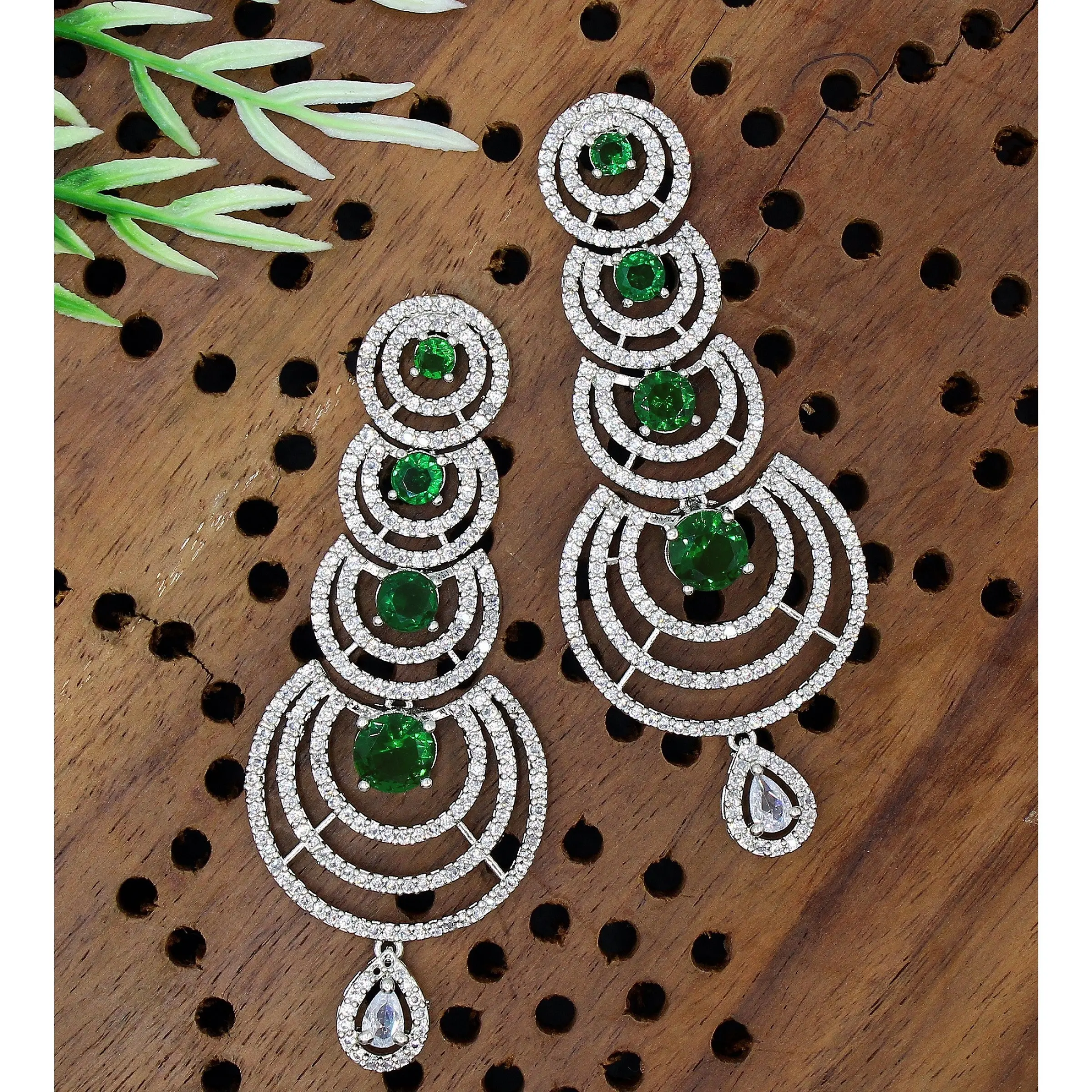 الماس الأمريكي قرط هندي ذهبي تقليدي على الموضة الأوروبية الأمريكية مجوهرات كريستالية من الألماس