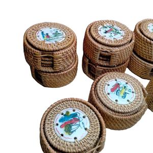 Sous-verre en bambou et rotin naturel fait main, écologique et durable, pour thé et café, TUYET DUNG, motif floral classique, idéal pour les fêtes - Product Image 1