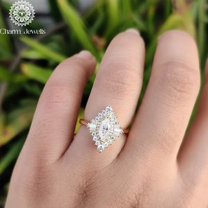Bague de fiançailles Charm Jewells en moissanite taille coussin certifiée IGI, plaquée or 18 carats, sertie à griffes, alliance classique pour femme 3 - Product Image 5
