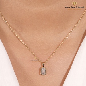 Pendentif classique serti clos, taille émeraude, 1,00 carat, couleur D, clarté VVS2, or massif 14K, diamant de laboratoire CVD certifié IGI - Product Image 4