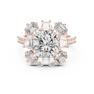 Anillo de Compromiso al por Mayor con Diamantes en Racimo y Piedras Laterales de Corte Esmeralda Baguette en Oro Rosa de 18K, Joyería Nupcial de Diseño Personalizado - Product Image 1