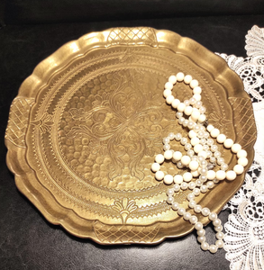 Plato Decorativo Dorado con Diseño Floral Antiguo para Cenas de Lujo y Ocasiones Especiales, Incluyendo Ramadán, Decoración de Mesa Premium - Product Image 5