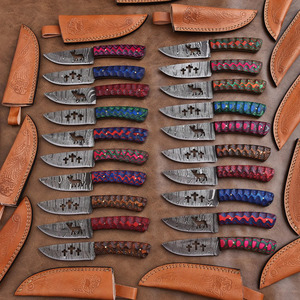 Trend Blades TB-3603 Lot de 20 couteaux en acier Damas avec manches colorés et étui en cuir pour le camping et la randonnée en plein air - Product Image 1