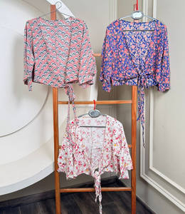 Haut court à fleurs Offre Spéciale pour femmes avec col en V et manches cloche léger décontracté Style Boho Sexy Blouse pour sortie d'été - Product Image 5