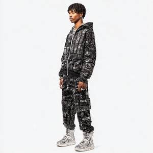 ชุดวอร์มผู้ชายประดับเพชรเทียมแบบกำหนดเอง เสื้อฮู้ดแบบสวมหัวสำหรับฤดูหนาว กางเกงวอร์มประดับเพชรเทียม ชุดจ็อกเกอร์ 450 ชิ้น ชุดวอร์มทรงหลวมประดับเพชรเทียมสำหรับผู้ชาย - Product Image 4