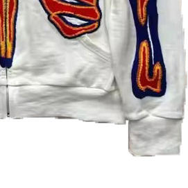 Sudadera con capucha y cremallera completa, de corte estructurado, tela premium y un ajuste cómodo y relajado para un estilo sin esfuerzo. - Product Image 3