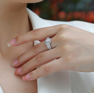 Bague d'éternité en moissanite, taille brillant rond, motif cœur en V, alliance de mariée vintage, bijoux en pierres précieuses pour femme - Product Image 3
