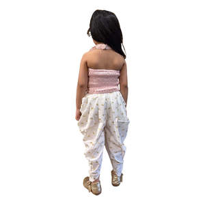 Twisha Xpressions Ensemble haut sans manches et dhoti orné de motifs Paisley pour petites filles, couleur pêche et blanc, en polyester, tenue de fête ethnique élégante - Product Image 2