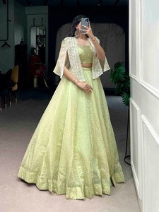 ชุดเลเฮนกาสำหรับงานต้อนรับดีไซเนอร์ พร้อมเสื้อโคติสำหรับผู้หญิง - Product Image 4