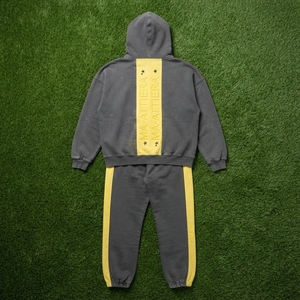 Conjunto de Sudadera con Capucha y Pantalones Anchos para Hombre, Color Gris Carbón y Amarillo, con Paneles Laterales en Contraste y Detalles de Tachuelas, Estilo Urbano, Personalizable - Product Image 5