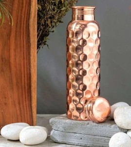 Bouteille d'eau en cuivre martelé nid d'abeille, design texturé hexagonal, bouchon anti-fuite, bouteille réutilisable pour usage quotidien - Product Image 1