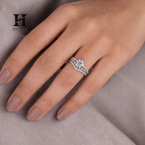 Anillo de compromiso de lujo con diamante cultivado en laboratorio de corte redondo, conjunto de 3 piezas, tiara, corona, anillo curvo tipo chevron para novia - Product Image 1